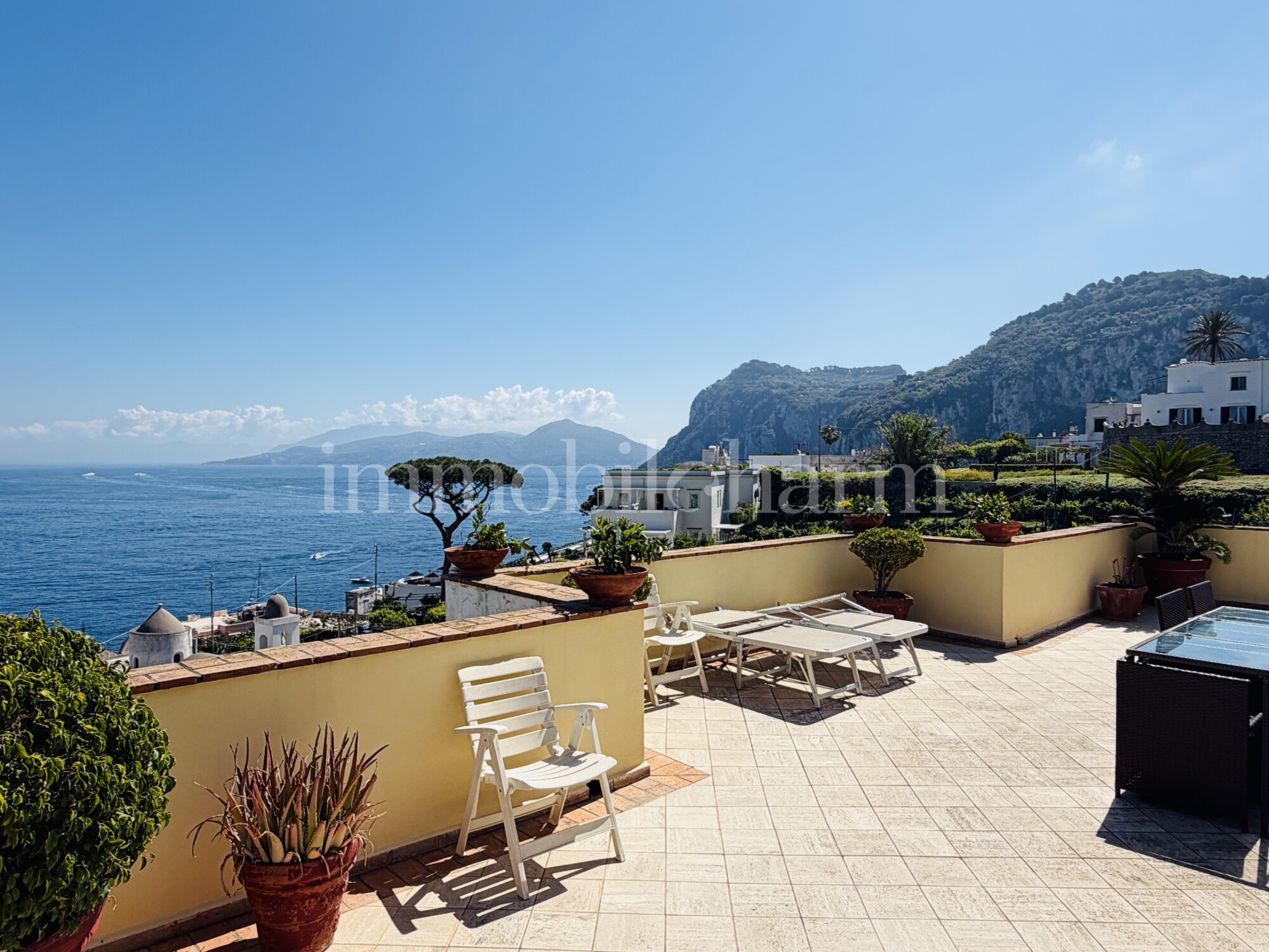 Elegante attico con terrazzo vista mare